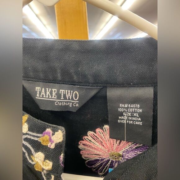 Hem & Thread Ladies Med Black Floral Blouse - Picture 2 of 3